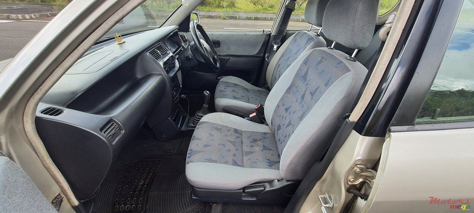 1999' Toyota Duet photo #5