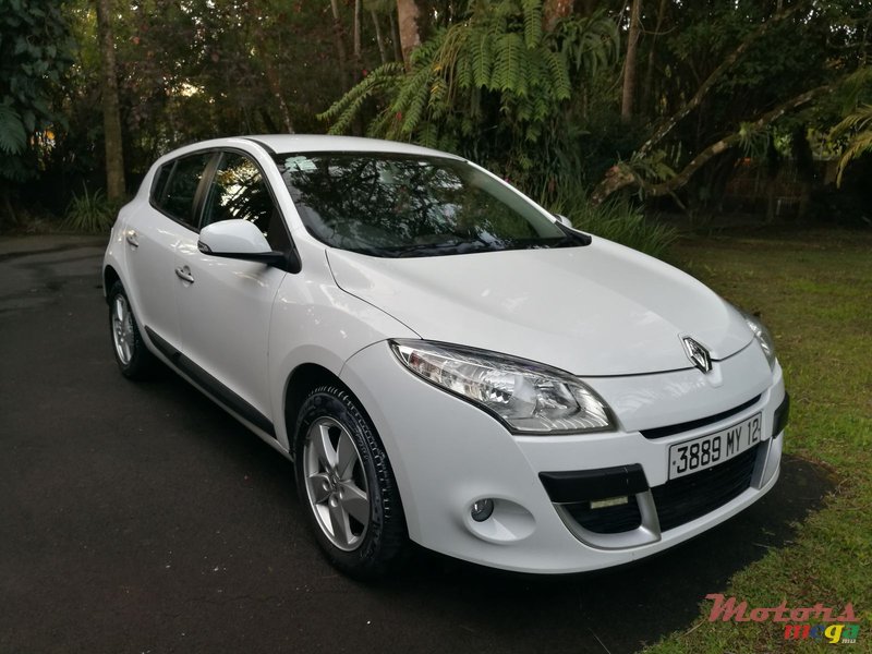 2012' Renault Megane photo #5