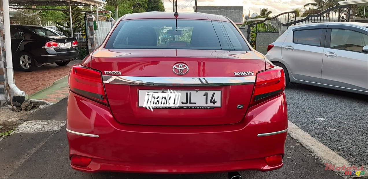 2014' Toyota Yaris photo #2