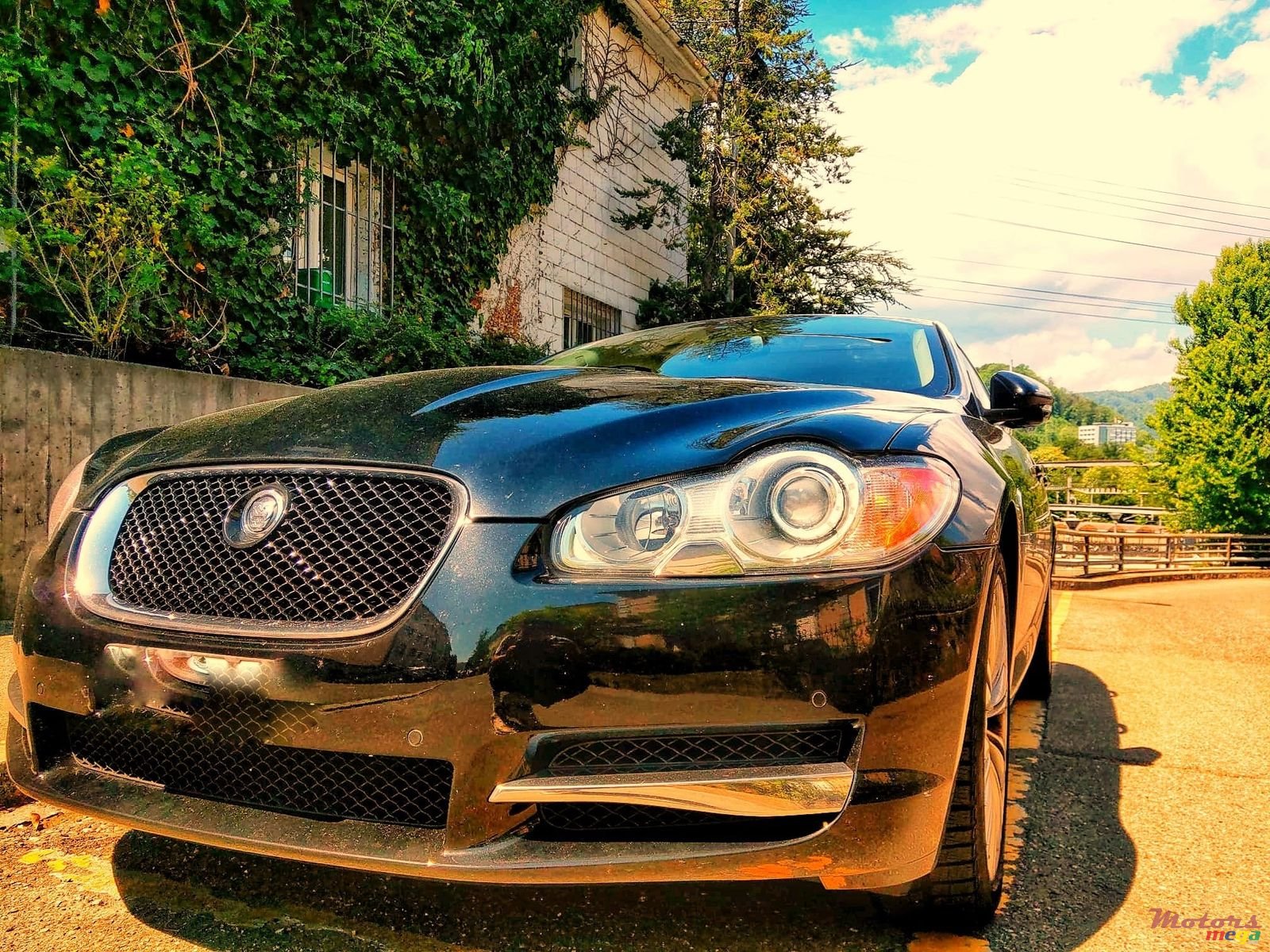 2010' Jaguar XF Berline photo #1