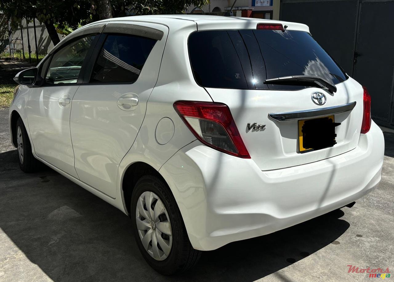 2012' Toyota Vitz photo #1