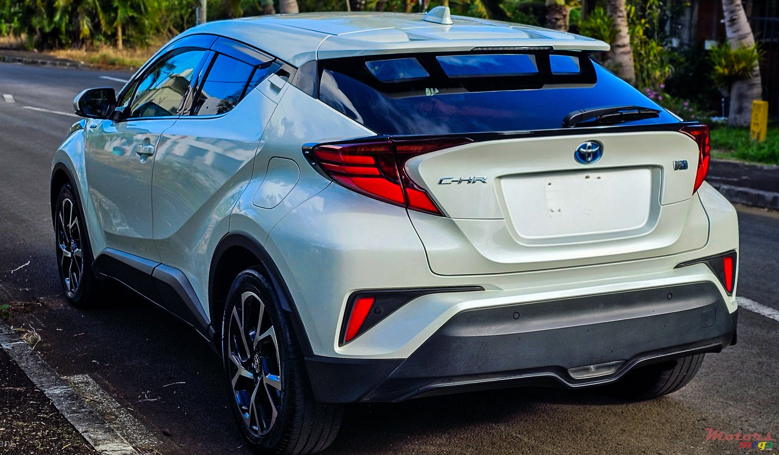 2020' Toyota C-HR photo #5