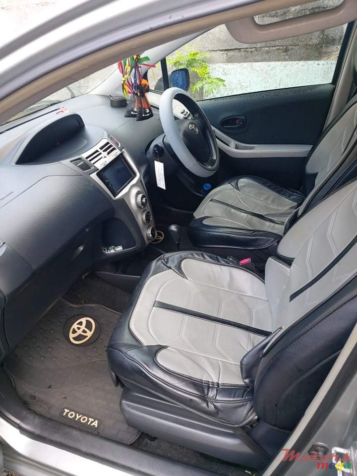 2007' Toyota Vitz photo #4