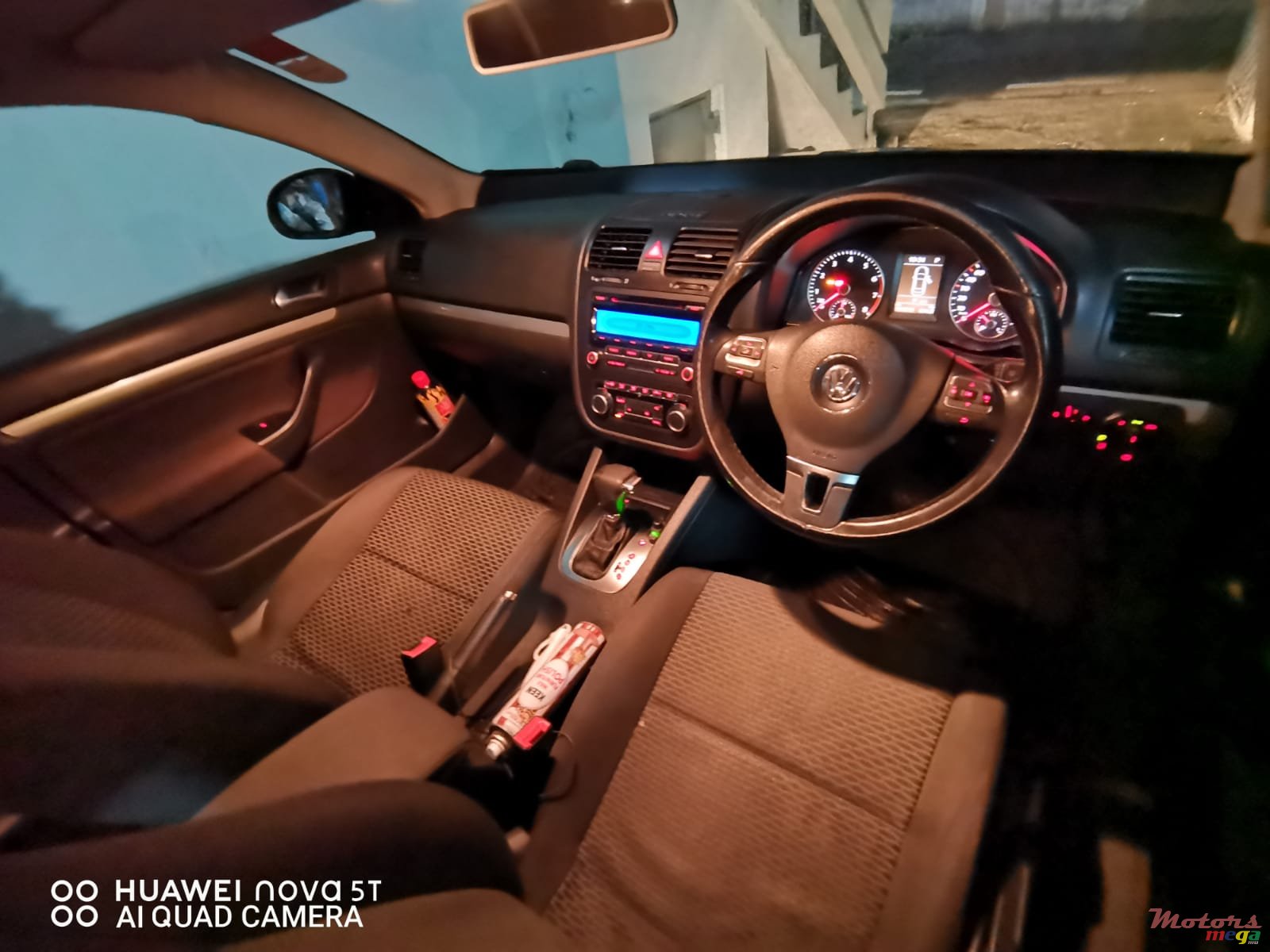 2012' Volkswagen Jetta photo #3