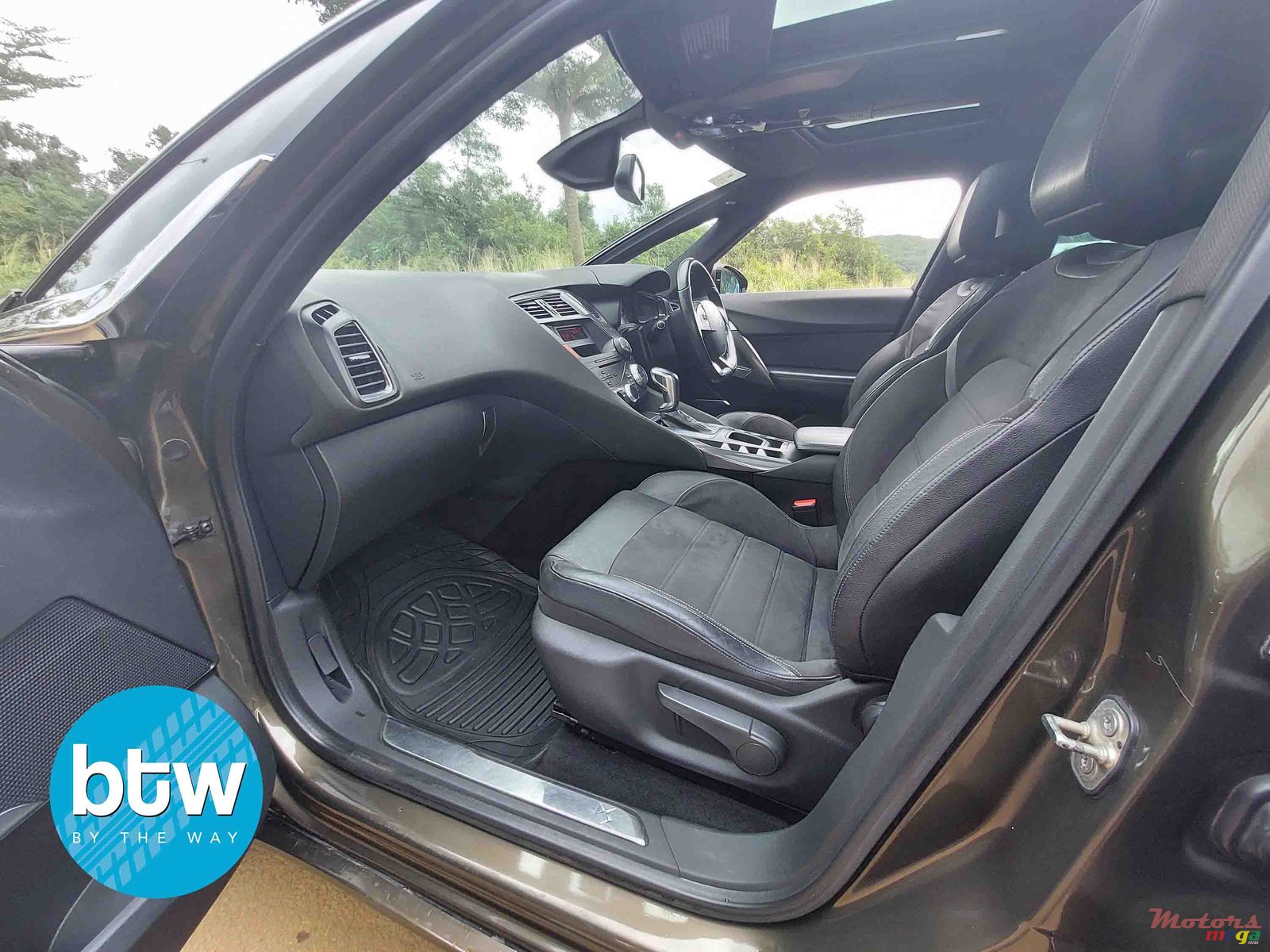 2013' Citroen DS5 photo #6