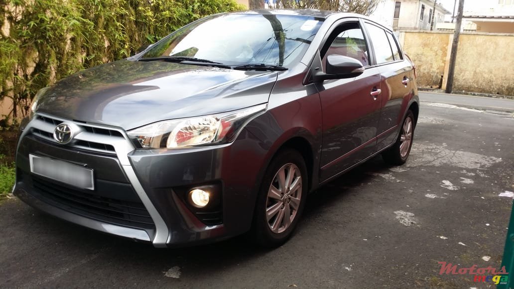 2015' Toyota Yaris photo #1
