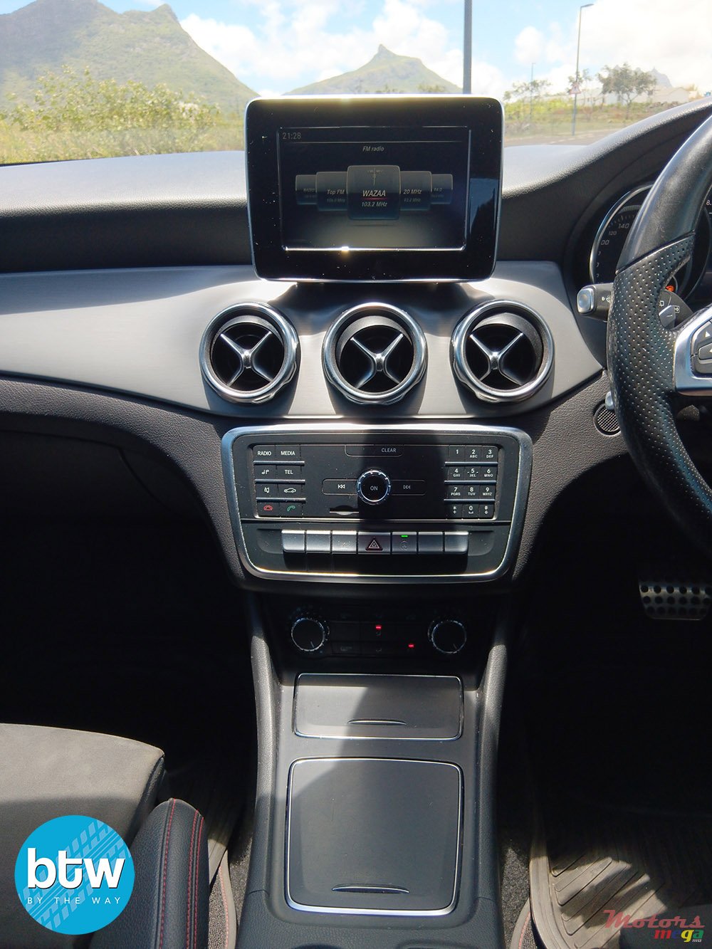 2017' Mercedes-Benz GLA 200 AMG photo #7