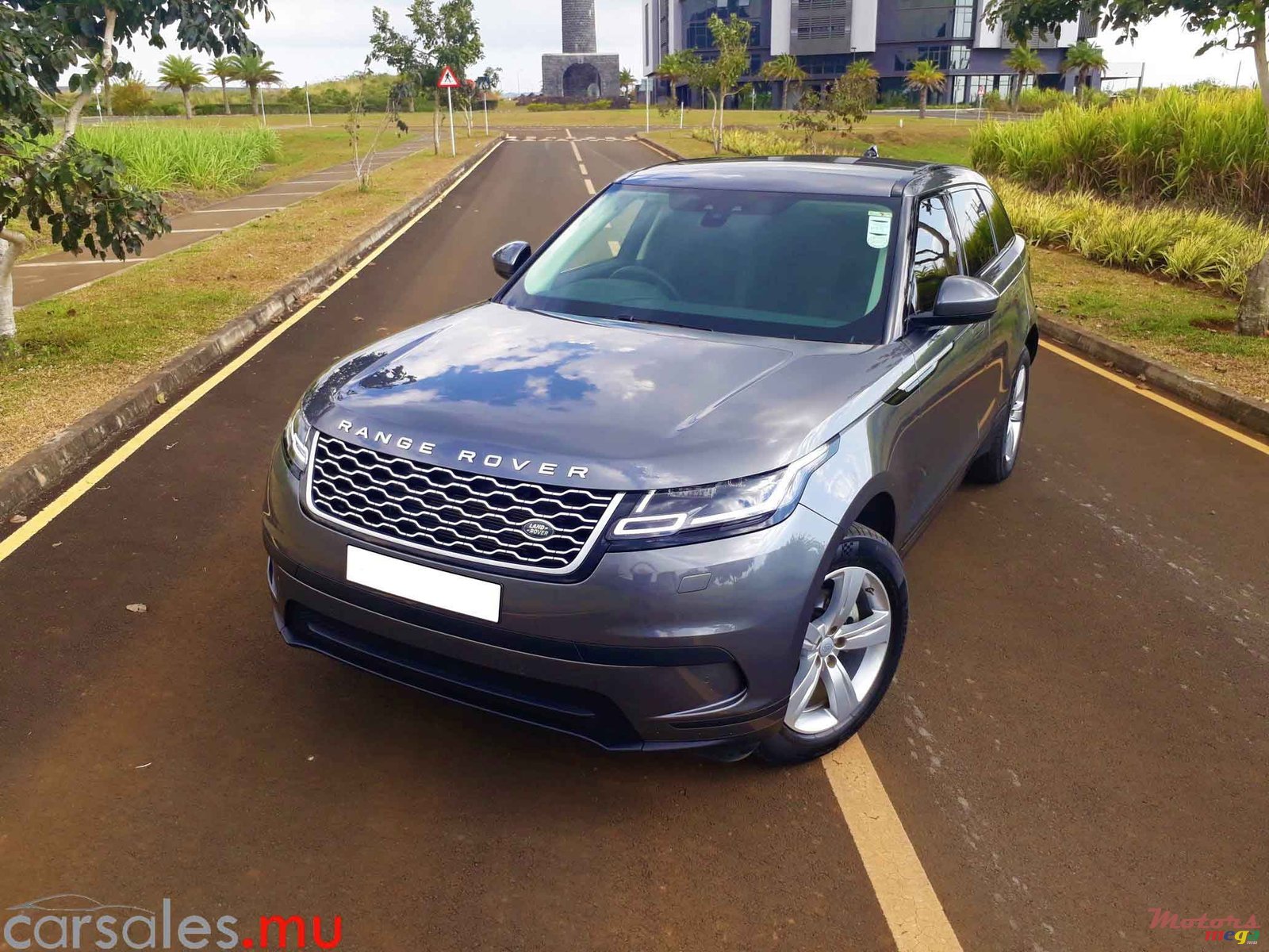 2019' Land Rover Range Rover Velar P250 photo #2