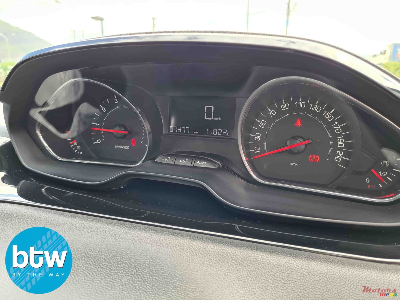 2012' Peugeot 208 photo #7