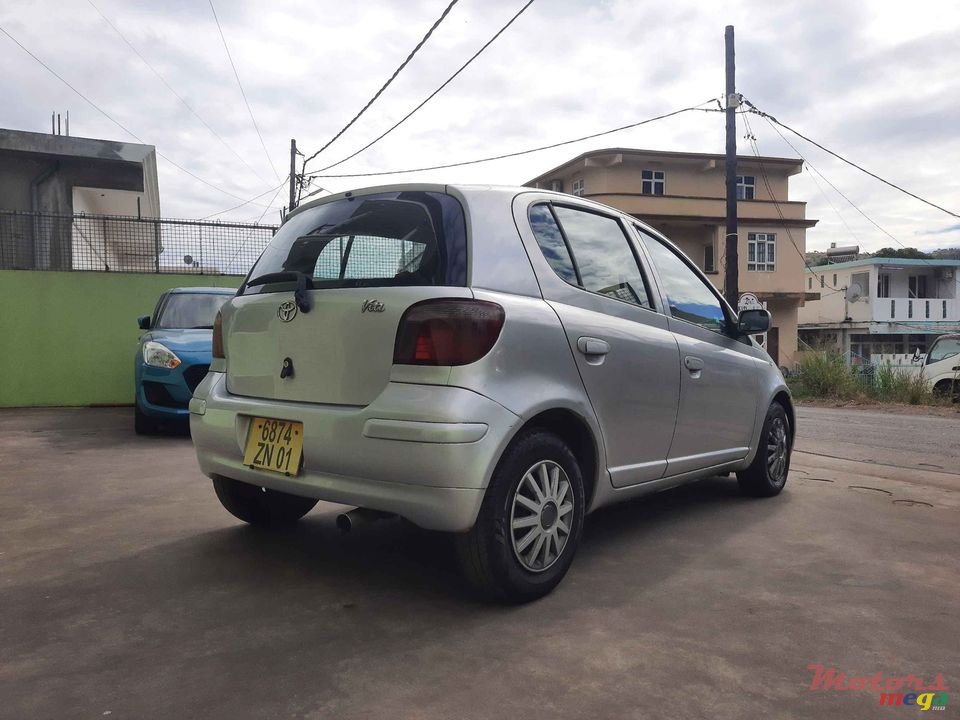 2001' Toyota Vitz photo #3