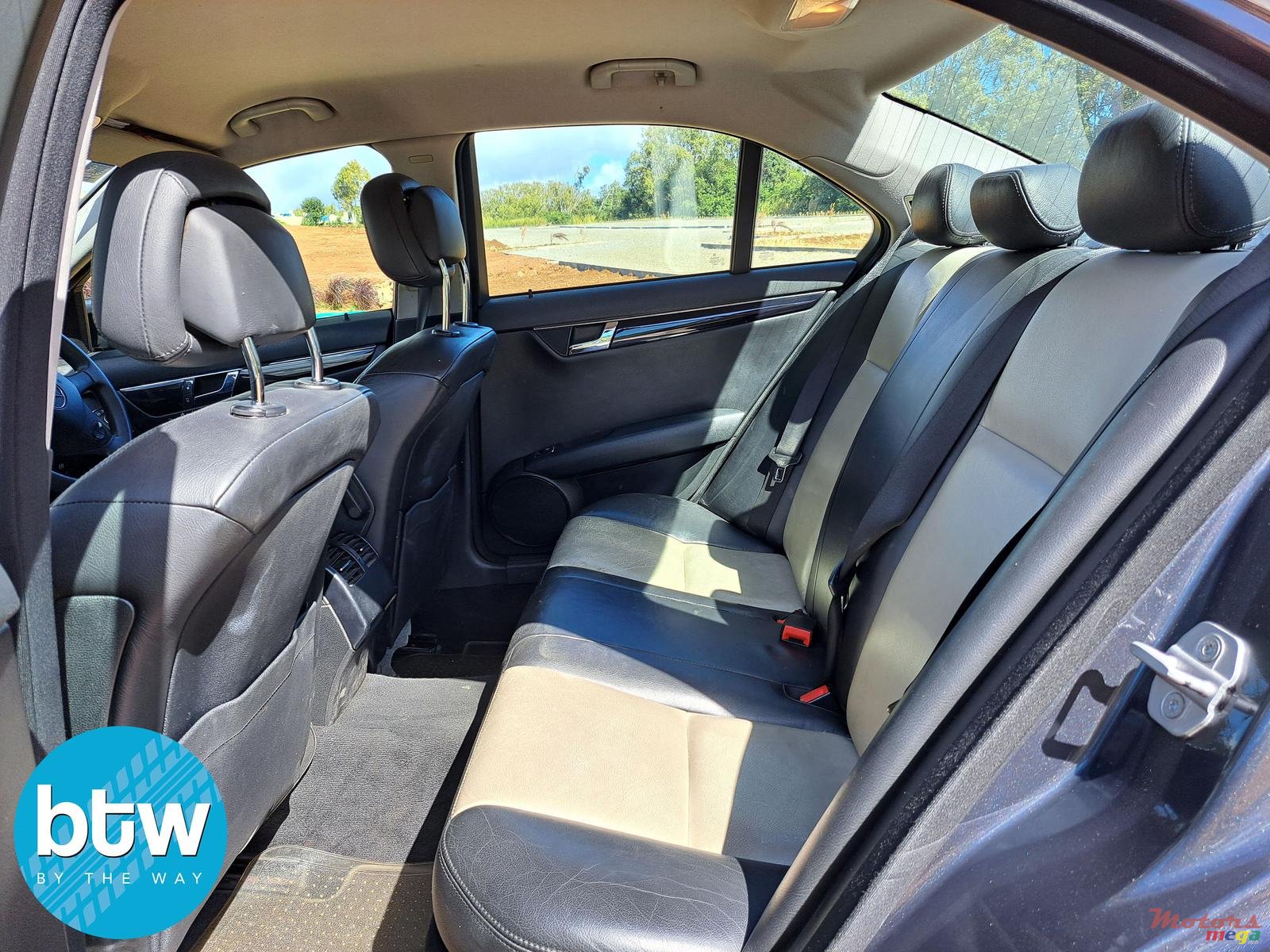 2010' Mercedes-Benz C-Class photo #4