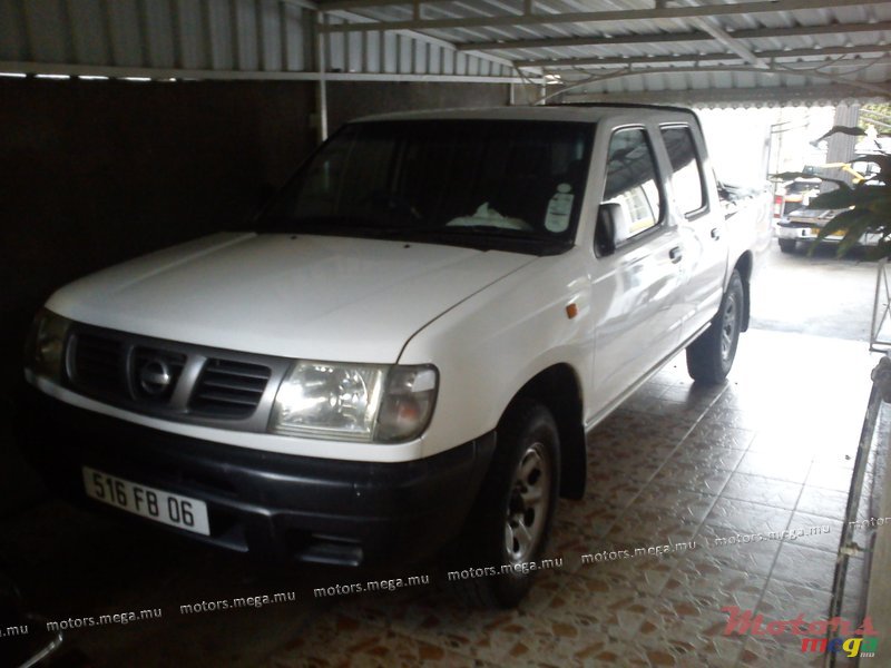 2006' Nissan Laurel photo #1