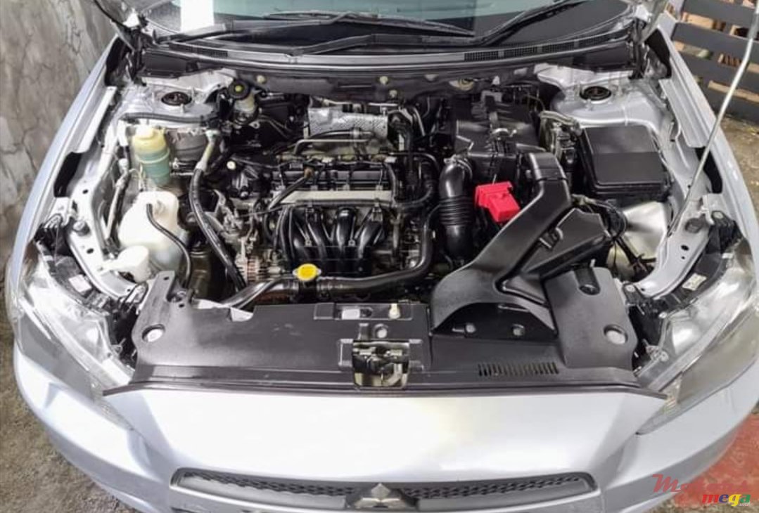 2012' Mitsubishi Lancer X photo #3