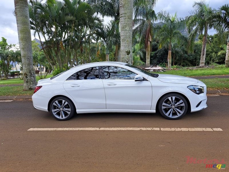 2017' Mercedes-Benz CLA 200 photo #2