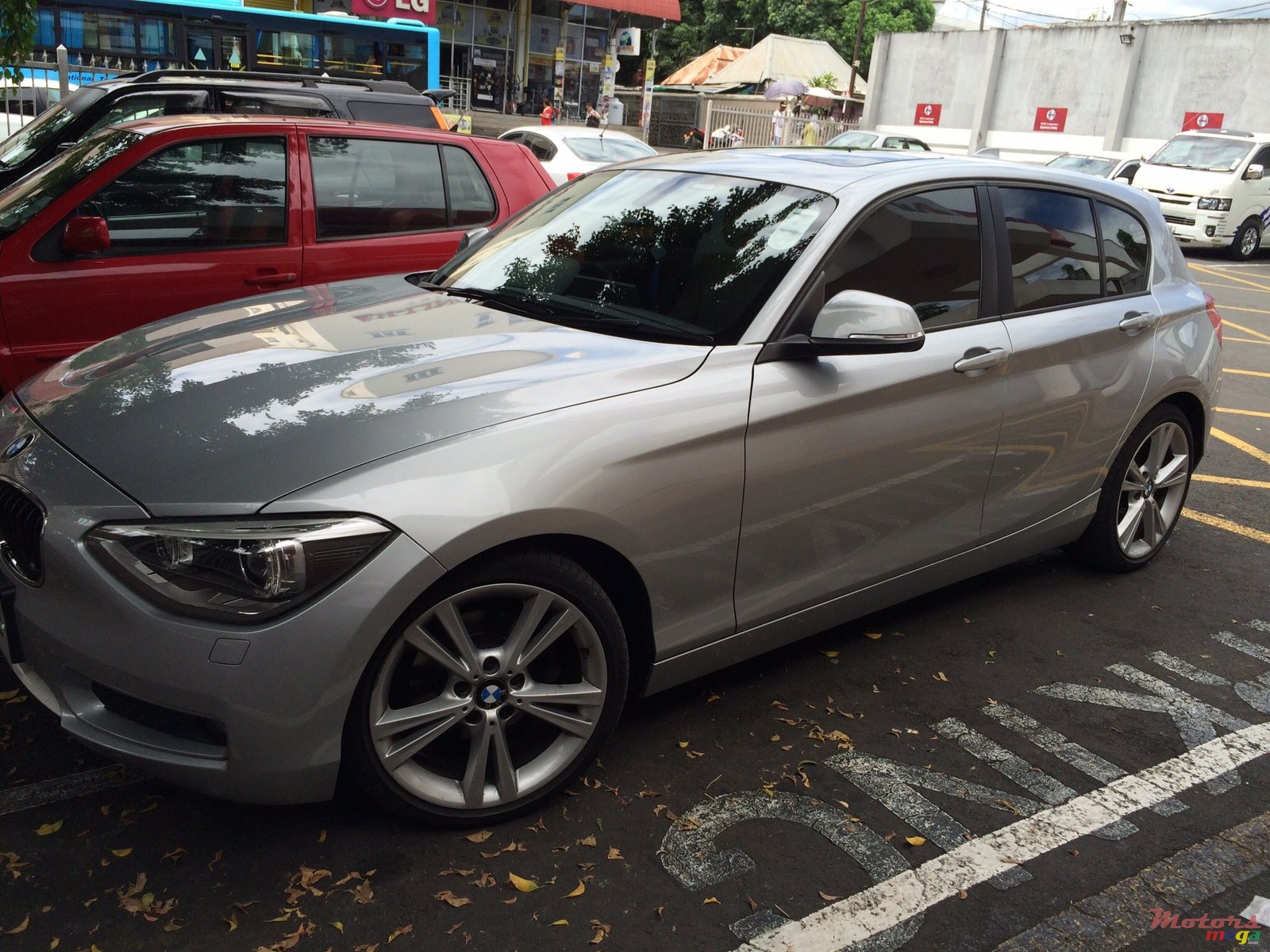 2012' BMW 120i photo #1