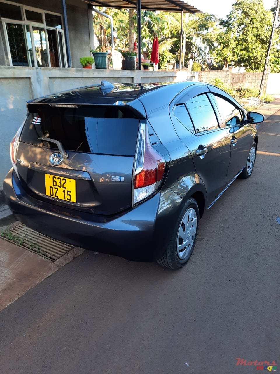 2015' Toyota Aqua photo #3