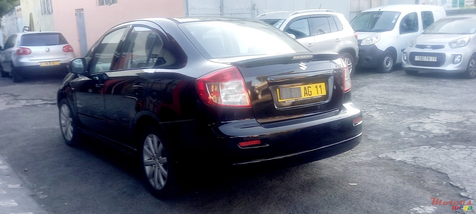 2011' Suzuki SX4 photo #3