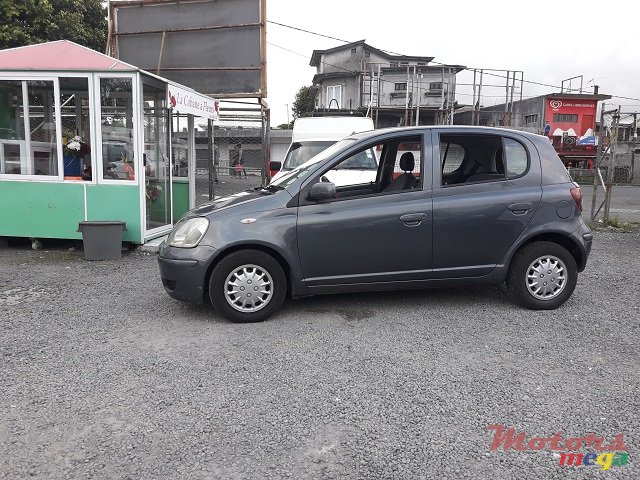 2000' Toyota Vitz photo #2