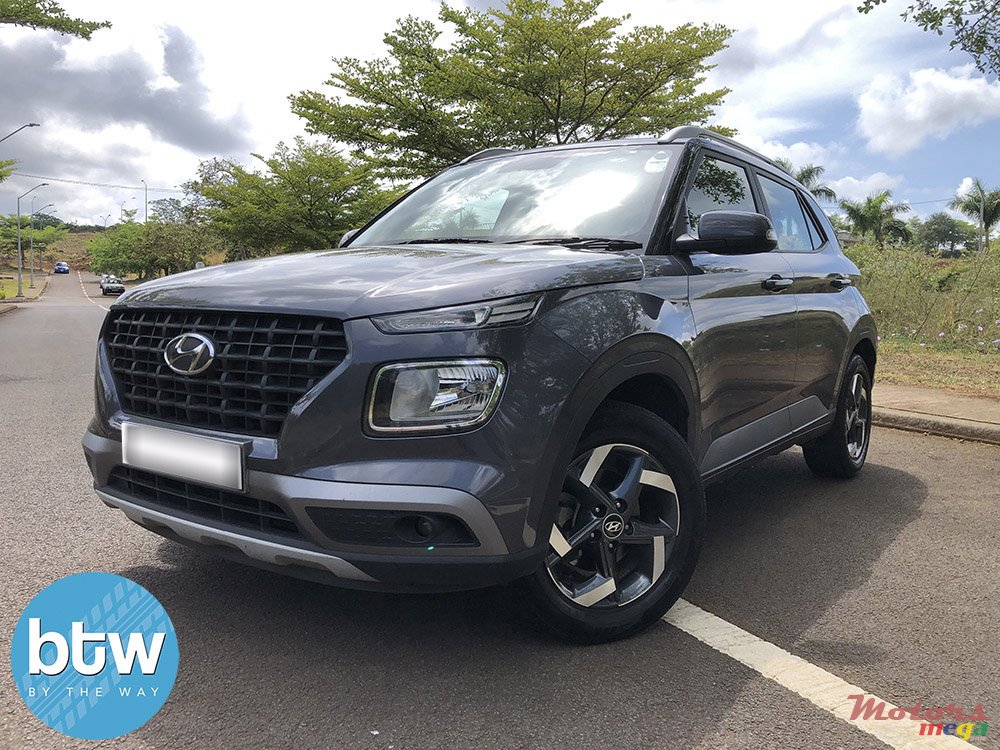 2020' Hyundai Venue photo #2