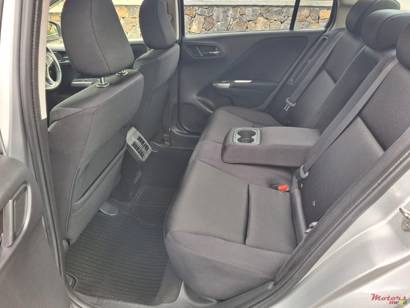 2015' Honda Grace ex photo #5