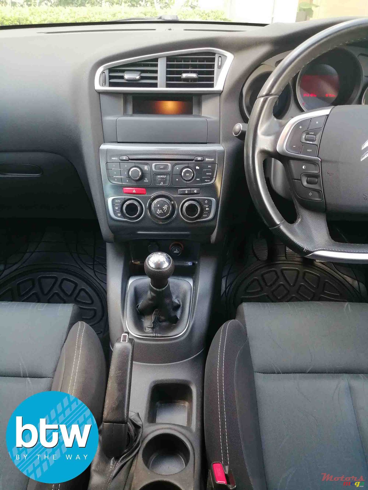 2011' Citroen C4 photo #6