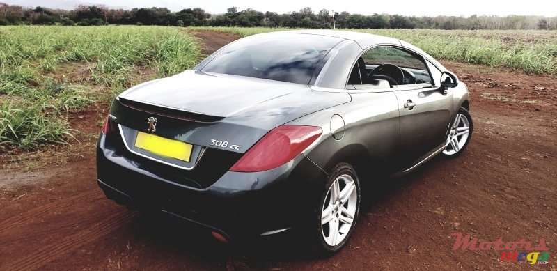 2011' Peugeot 308 Cabriolet photo #3