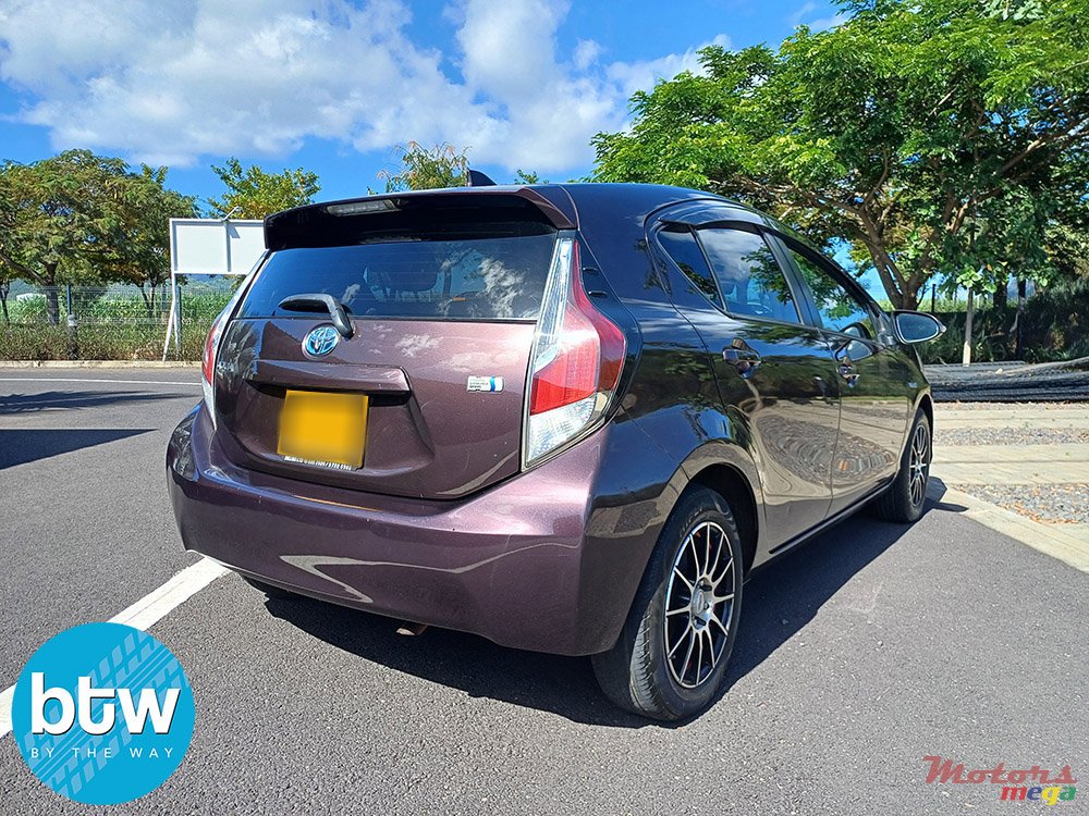 2015' Toyota Aqua photo #3