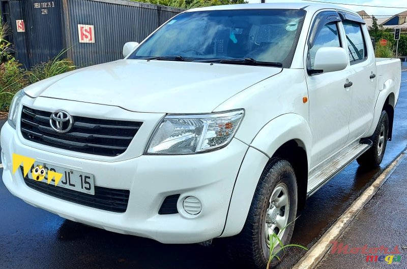 2015' Toyota Hilux 2.5 Turbo photo #2