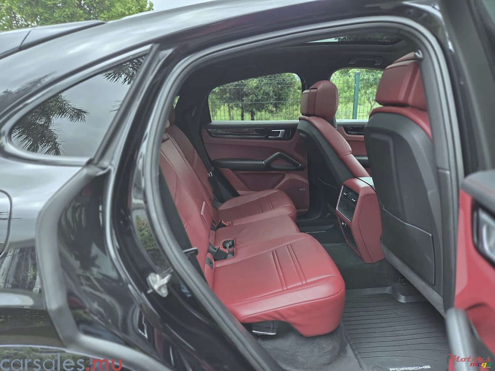 2020' Porsche Cayenne Coupé photo #5