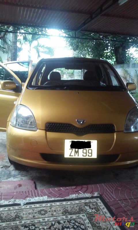 1999' Toyota Vitz photo #1