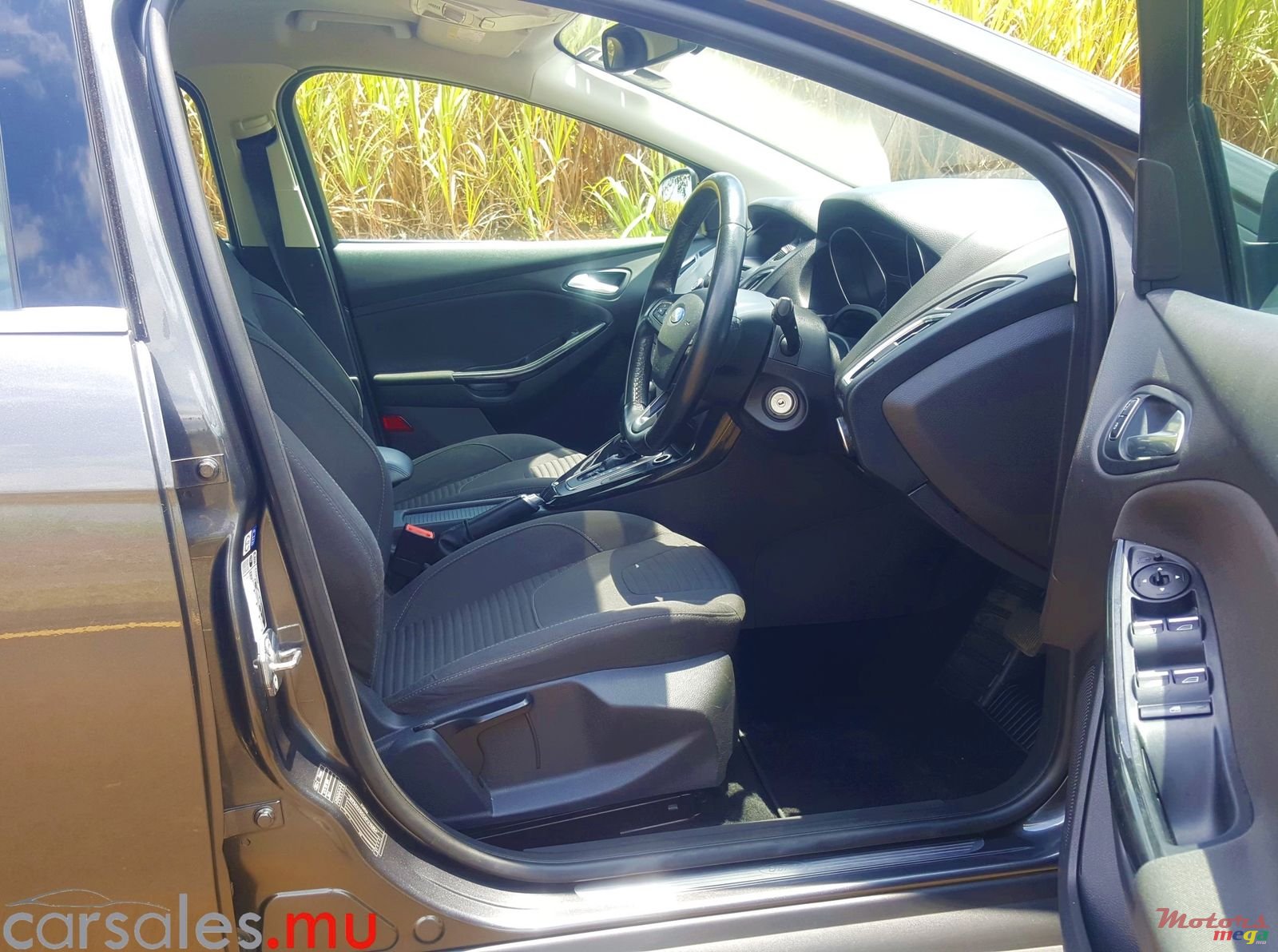 2015' Ford Focus 1.6 Sedan Titanium photo #5