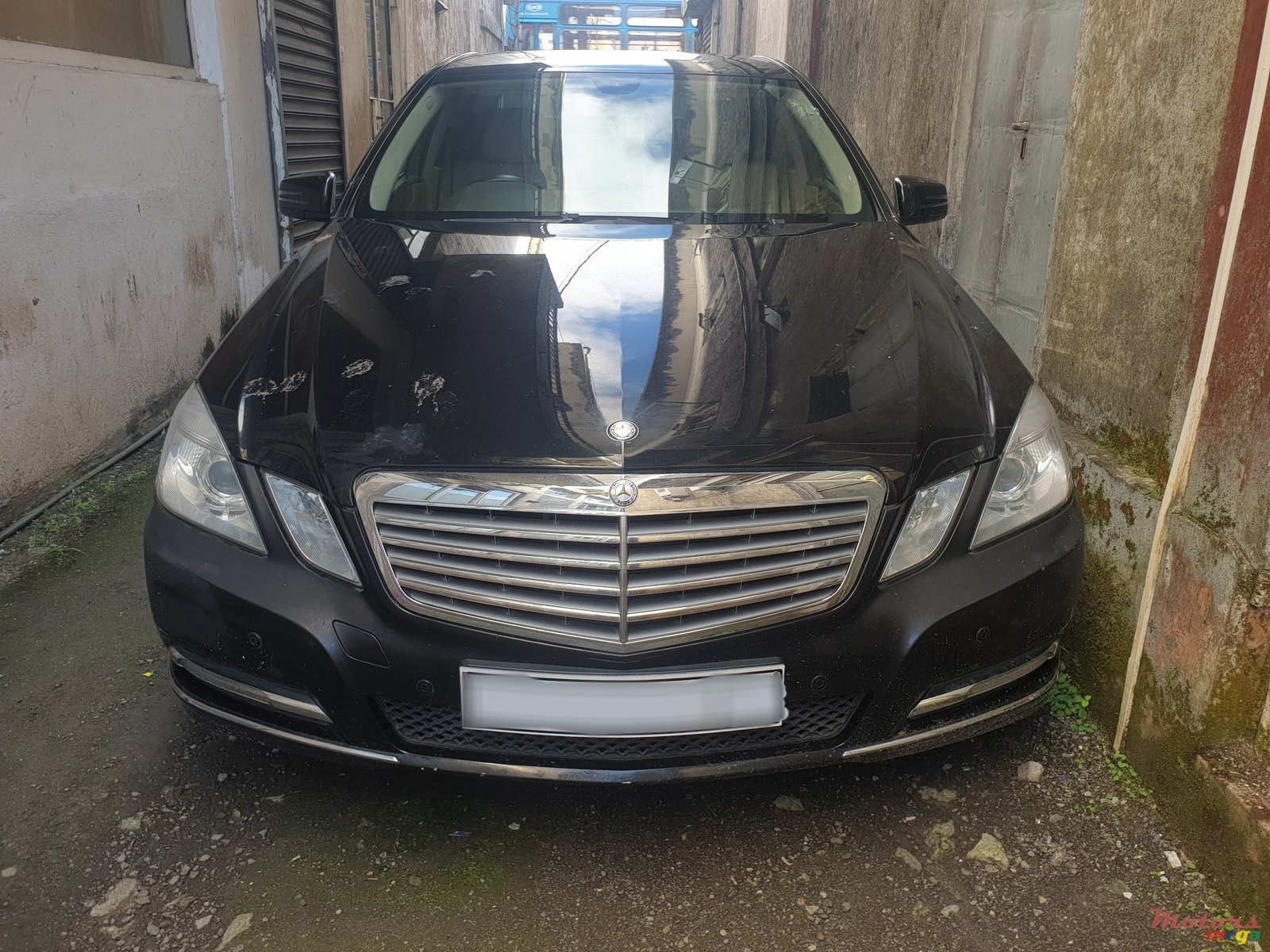 2013' Mercedes-Benz E 200 photo #1