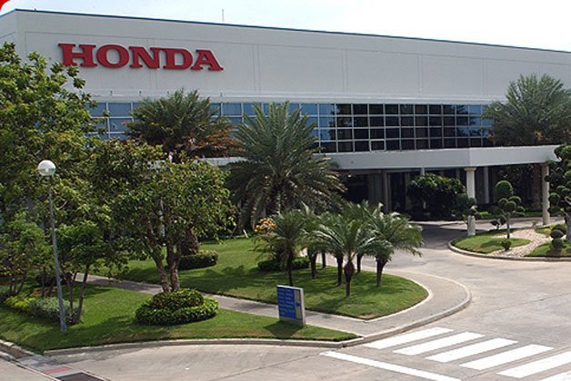 Thailand flooding halts Honda and Toyota auto production