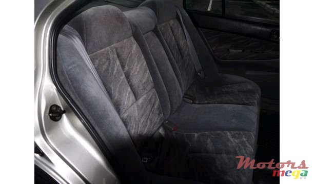 2004' Mitsubishi Galant photo #5