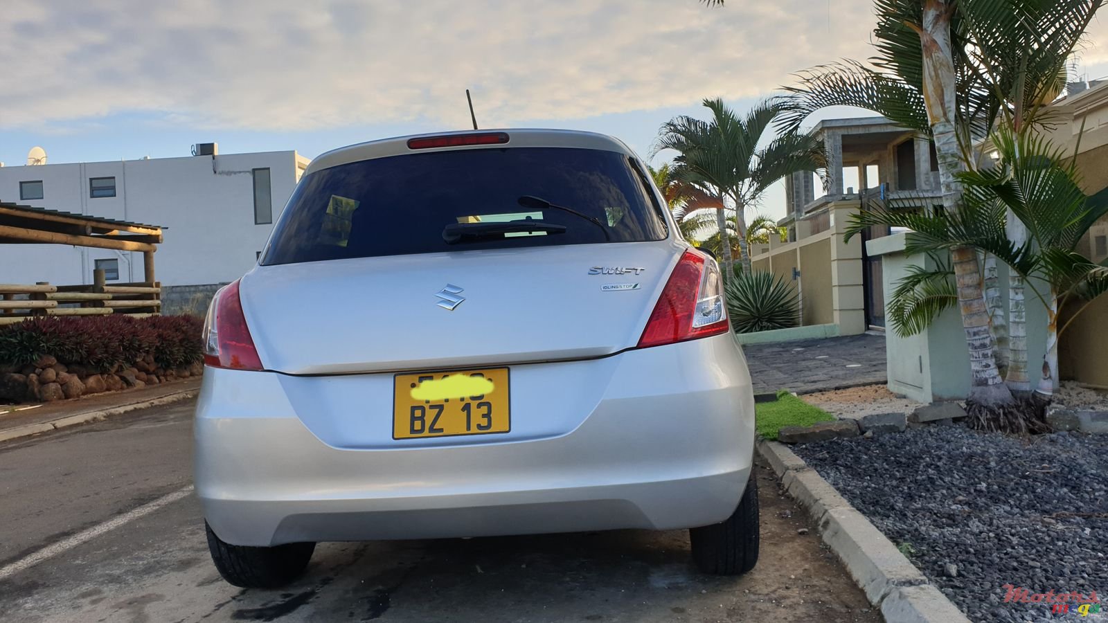 2013' Suzuki Swift photo #3