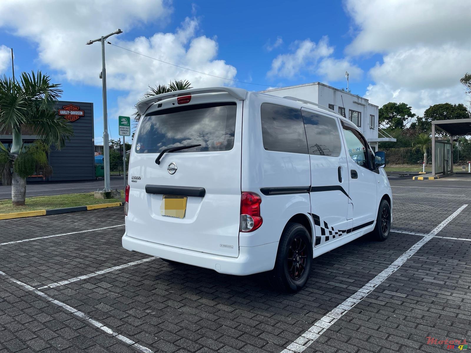 2012' Nissan NV photo #5