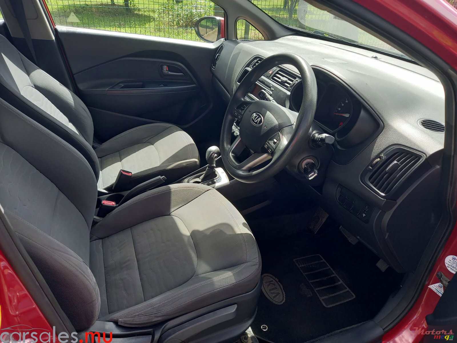 2015' Kia Rio 1.4 Hatchback photo #5