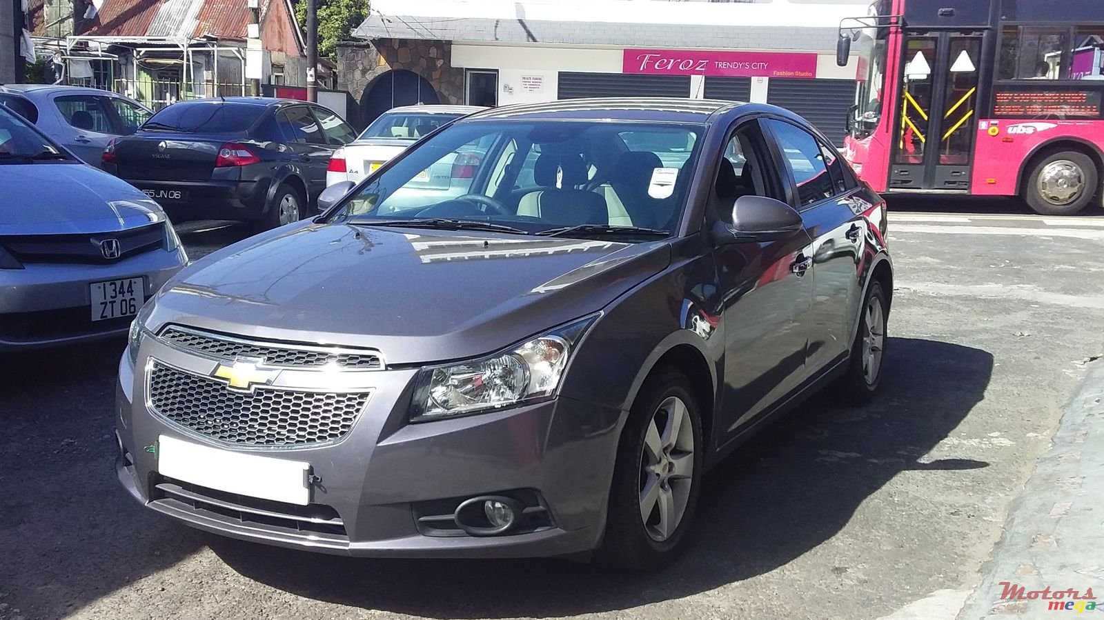 2012' Chevrolet Cruze photo #2