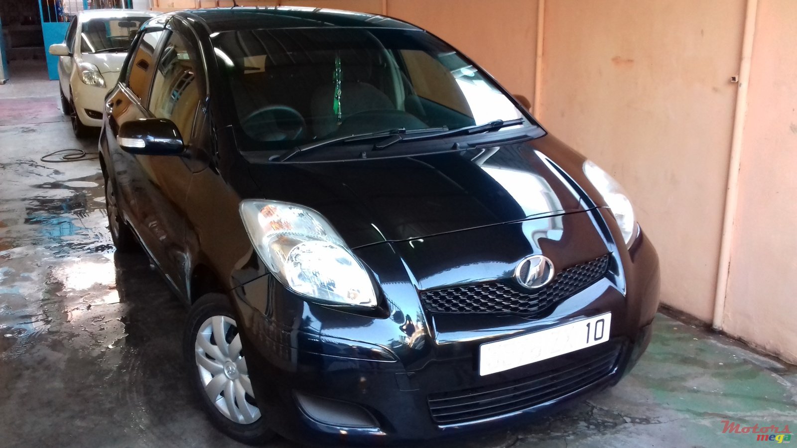 2010' Toyota Vitz 1.0 photo #1