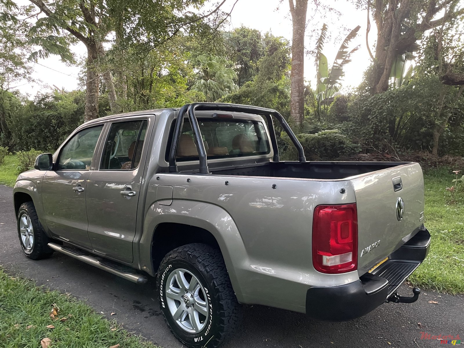 2013' Volkswagen Amarok 4x4 photo #7