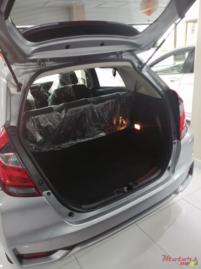 2017' Honda Fit Hybrid photo #5