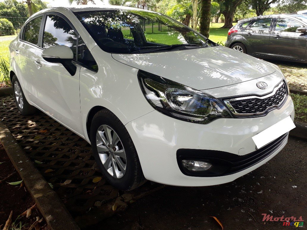 2012' Kia Rio photo #2