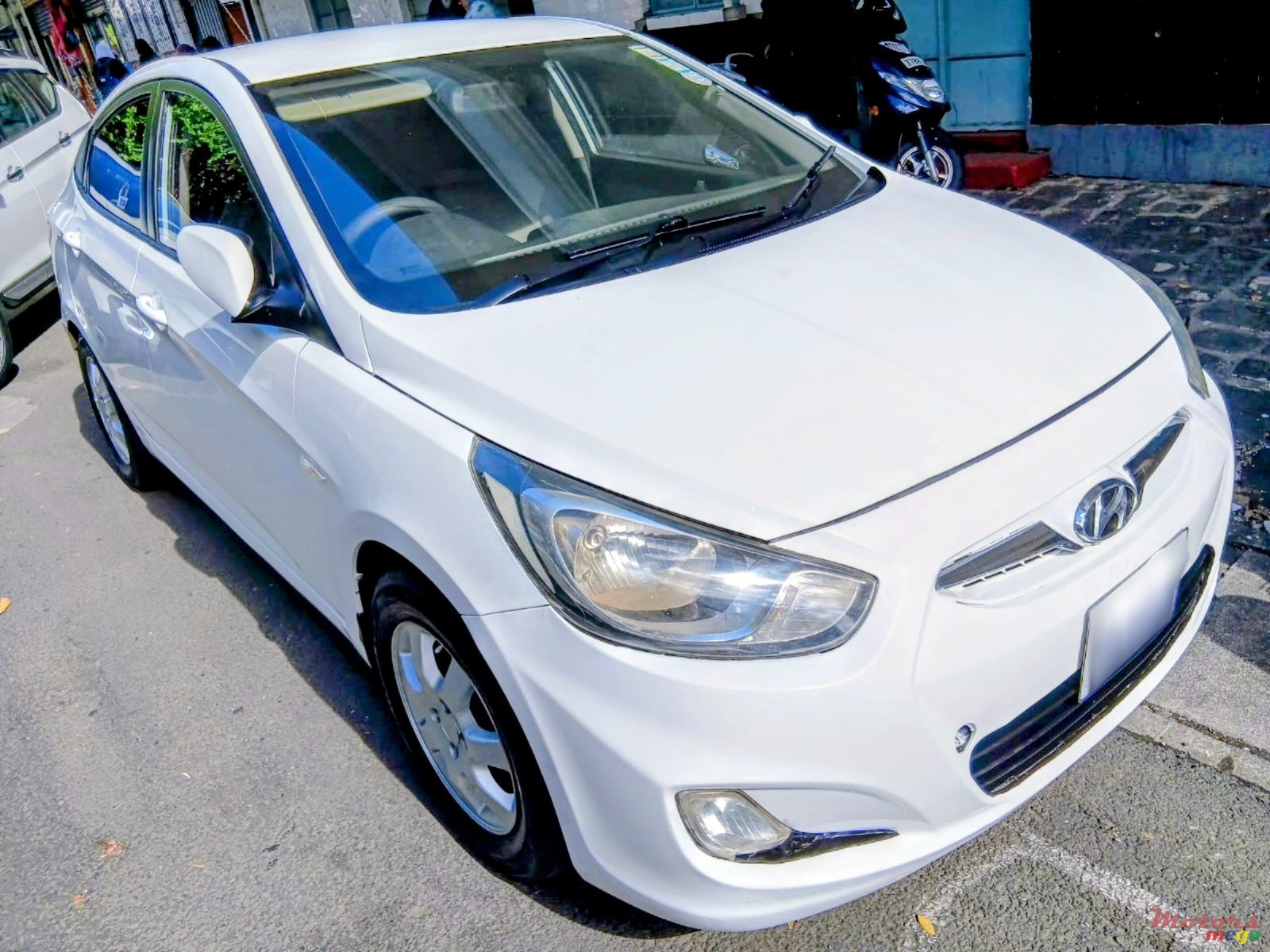 2012' Hyundai Accent photo #1