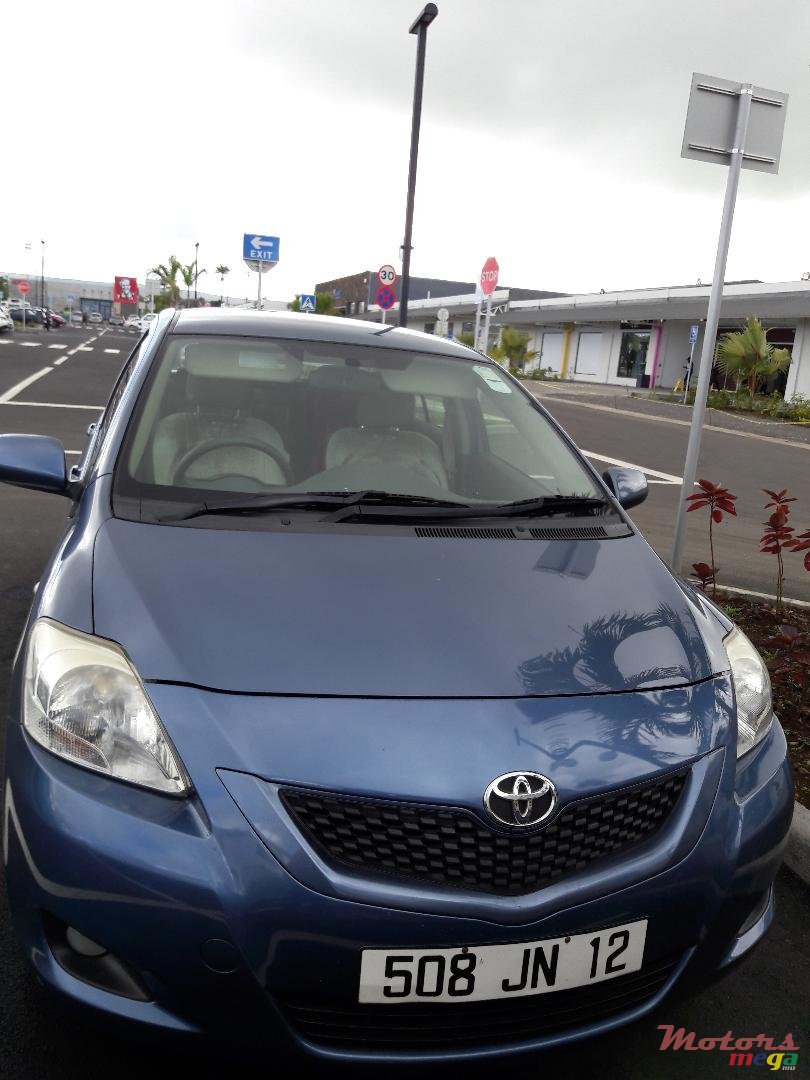 2012' Toyota Yaris photo #1