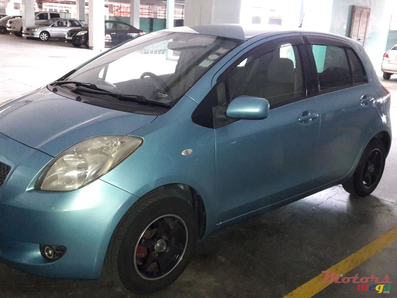 2005' Toyota Vitz photo #3