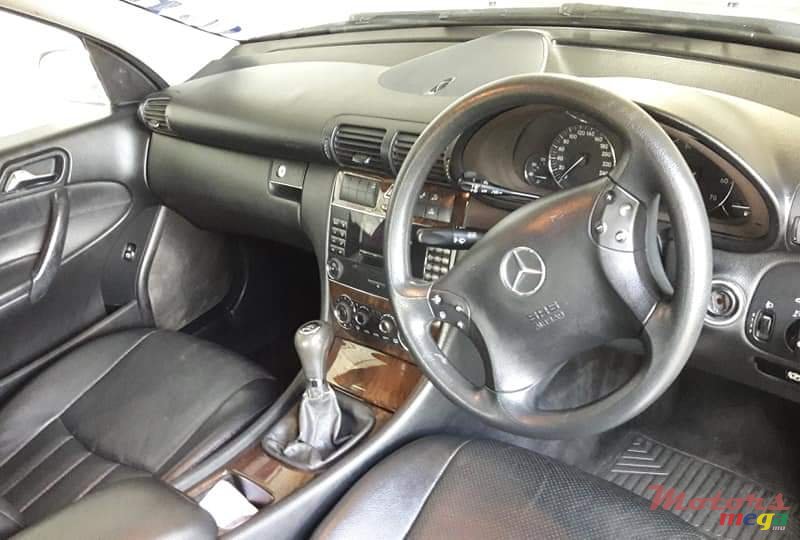 2004' Mercedes-Benz C-Class photo #5