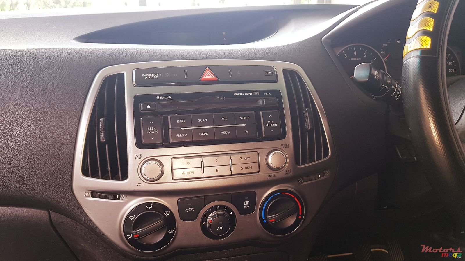 2014' Hyundai i20 Hatchback photo #5