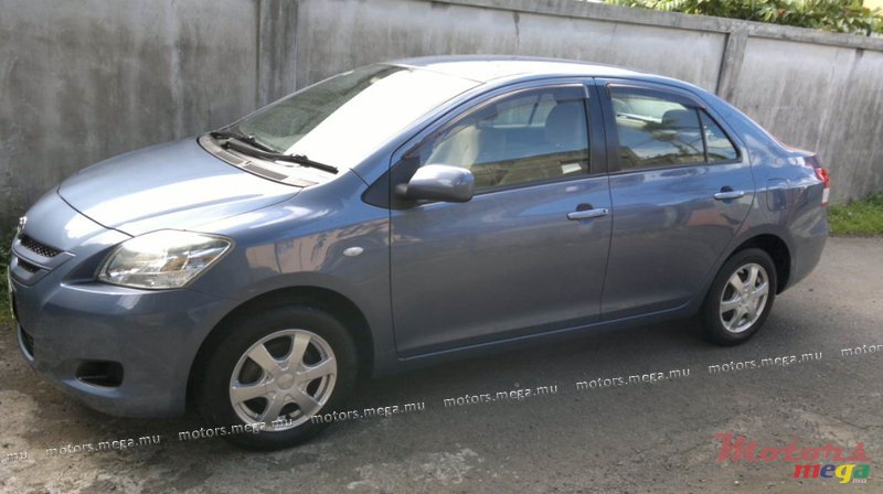 2006' Toyota Belta photo #1