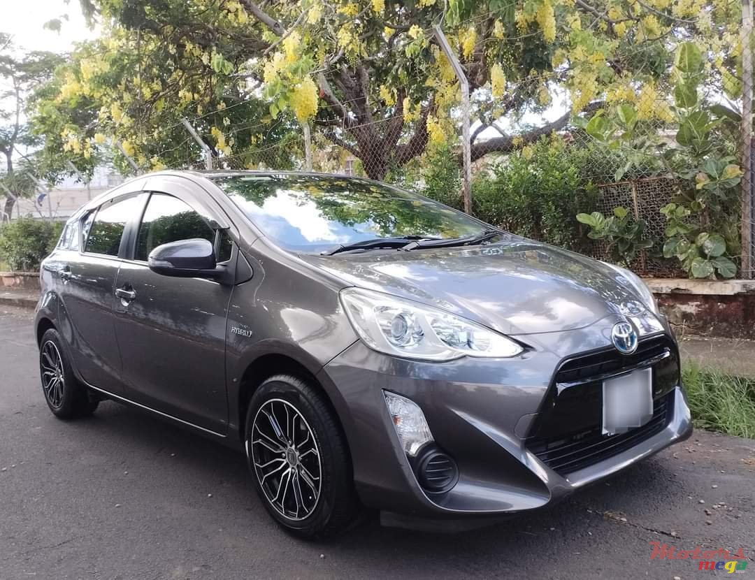 2016' Toyota Aqua photo #1