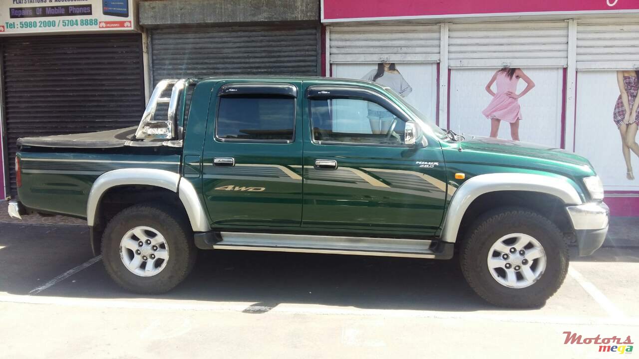 2005' Toyota Hilux photo #4